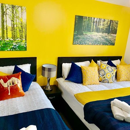 2 Bedrooms Modern Apartment, Lounge, Full Kitchen, Balcony, 5 Minutes Stratford Station ลอนดอน ภายนอก รูปภาพ