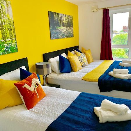 2 Bedrooms Modern Apartment, Lounge, Full Kitchen, Balcony, 5 Minutes Stratford Station ลอนดอน ภายนอก รูปภาพ