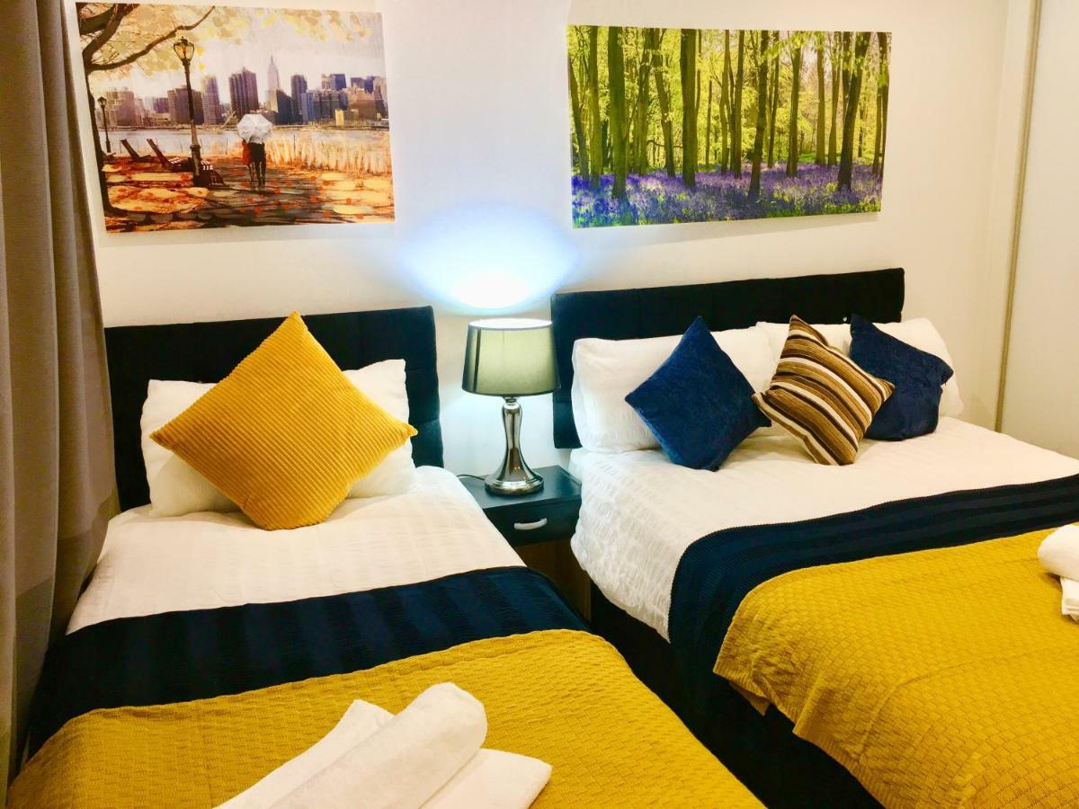2 Bedrooms Modern Apartment, Lounge, Full Kitchen, Balcony, 5 Minutes Stratford Station ลอนดอน ภายนอก รูปภาพ