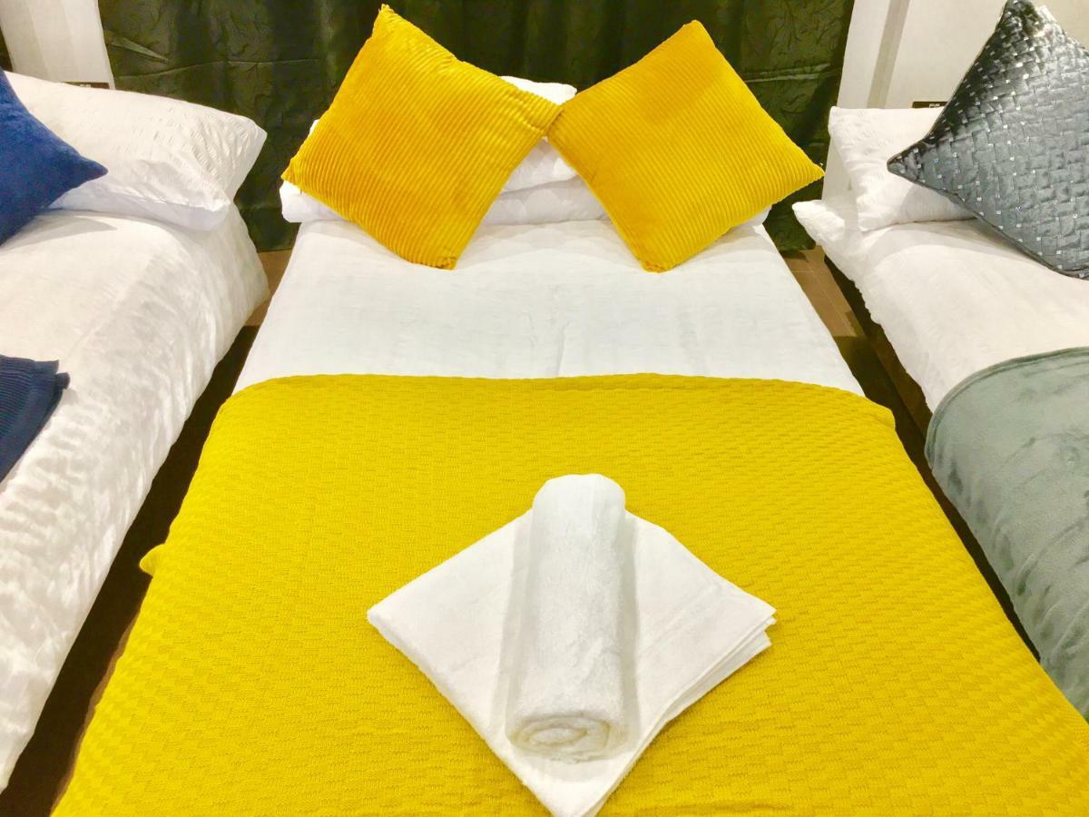 2 Bedrooms Modern Apartment, Lounge, Full Kitchen, Balcony, 5 Minutes Stratford Station ลอนดอน ภายนอก รูปภาพ