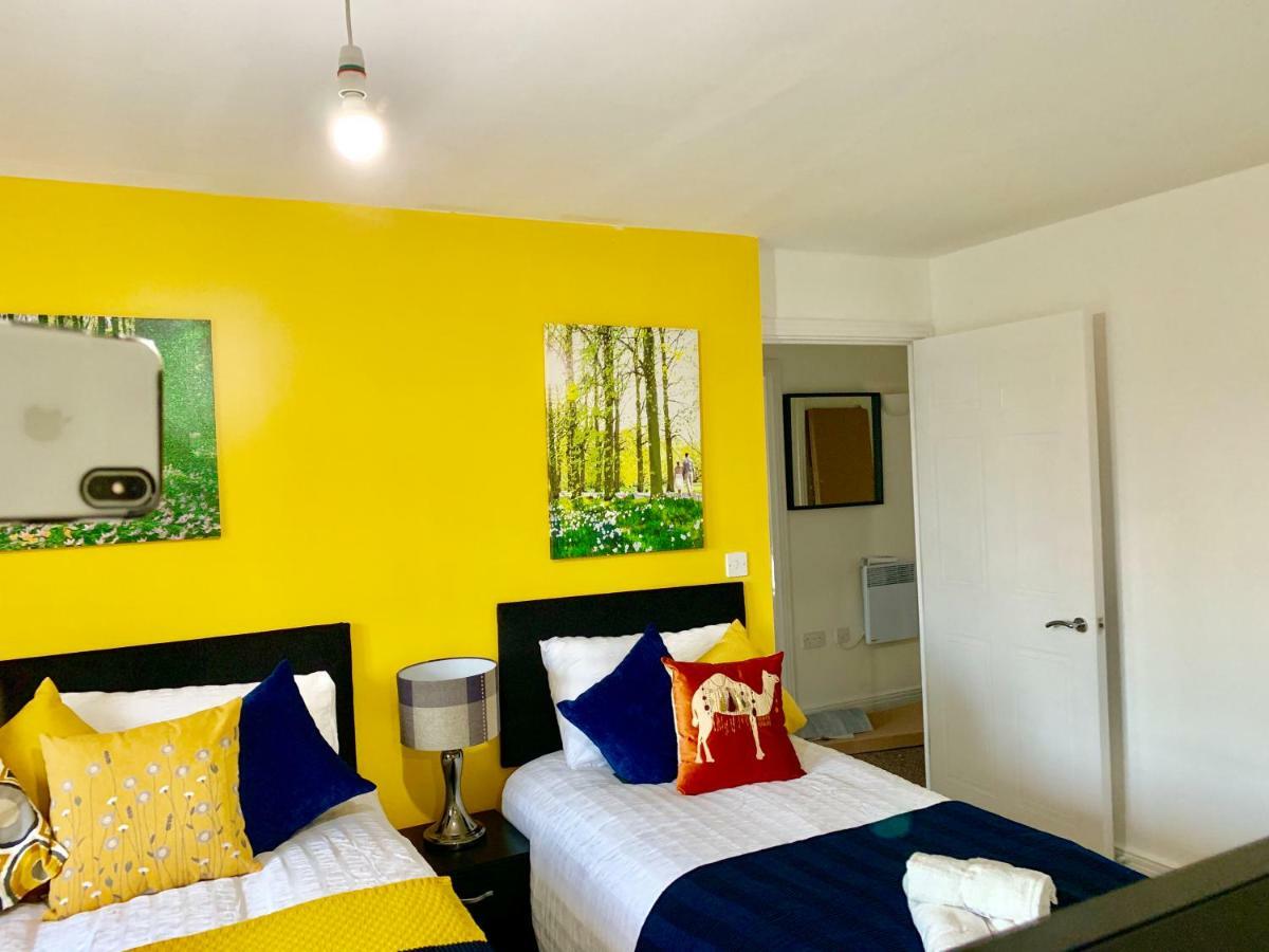2 Bedrooms Modern Apartment, Lounge, Full Kitchen, Balcony, 5 Minutes Stratford Station ลอนดอน ภายนอก รูปภาพ