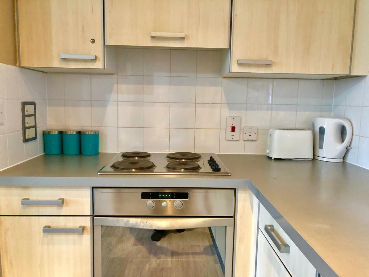 2 Bedrooms Modern Apartment, Lounge, Full Kitchen, Balcony, 5 Minutes Stratford Station ลอนดอน ภายนอก รูปภาพ
