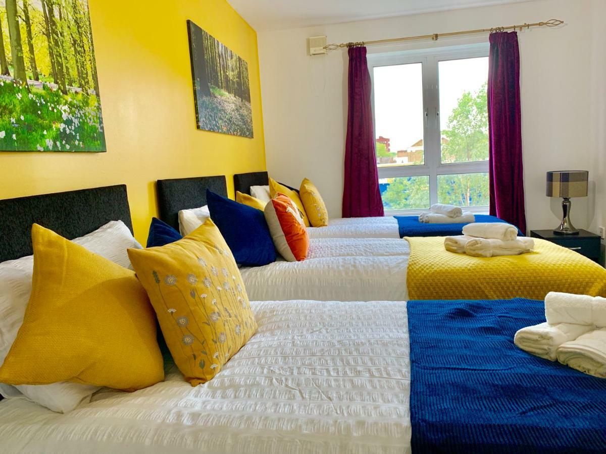 2 Bedrooms Modern Apartment, Lounge, Full Kitchen, Balcony, 5 Minutes Stratford Station ลอนดอน ภายนอก รูปภาพ