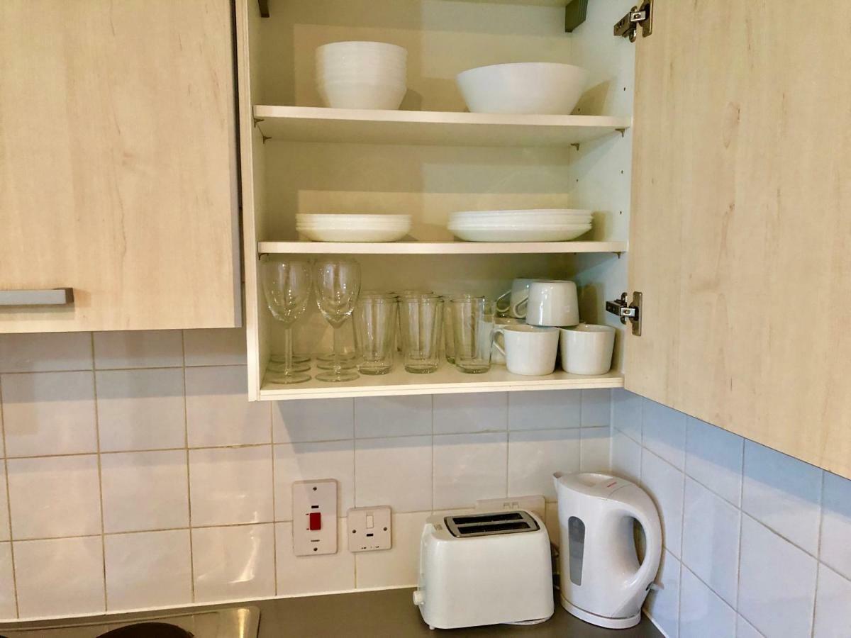 2 Bedrooms Modern Apartment, Lounge, Full Kitchen, Balcony, 5 Minutes Stratford Station ลอนดอน ภายนอก รูปภาพ