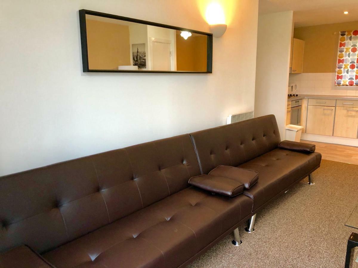 2 Bedrooms Modern Apartment, Lounge, Full Kitchen, Balcony, 5 Minutes Stratford Station ลอนดอน ภายนอก รูปภาพ