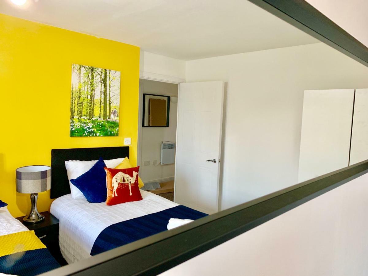 2 Bedrooms Modern Apartment, Lounge, Full Kitchen, Balcony, 5 Minutes Stratford Station ลอนดอน ภายนอก รูปภาพ
