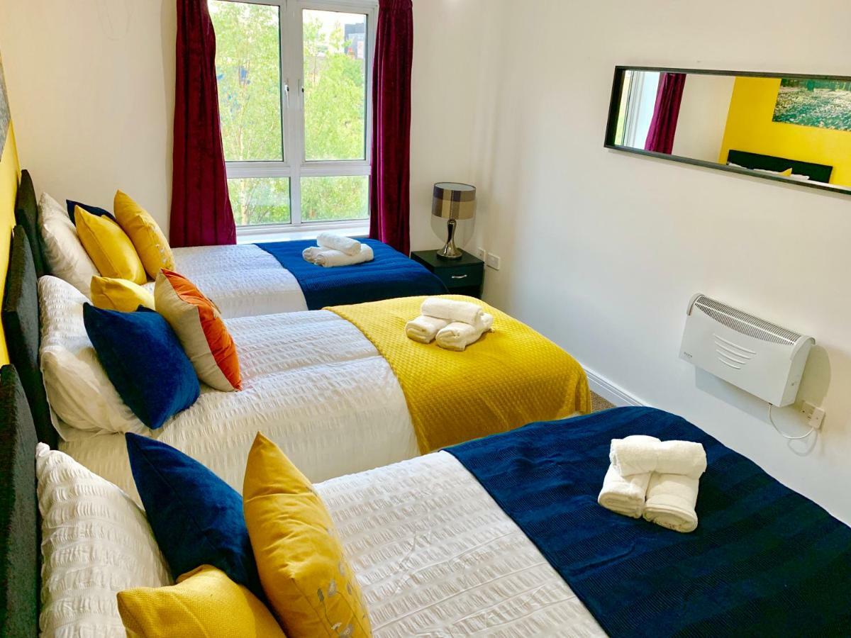 2 Bedrooms Modern Apartment, Lounge, Full Kitchen, Balcony, 5 Minutes Stratford Station ลอนดอน ภายนอก รูปภาพ
