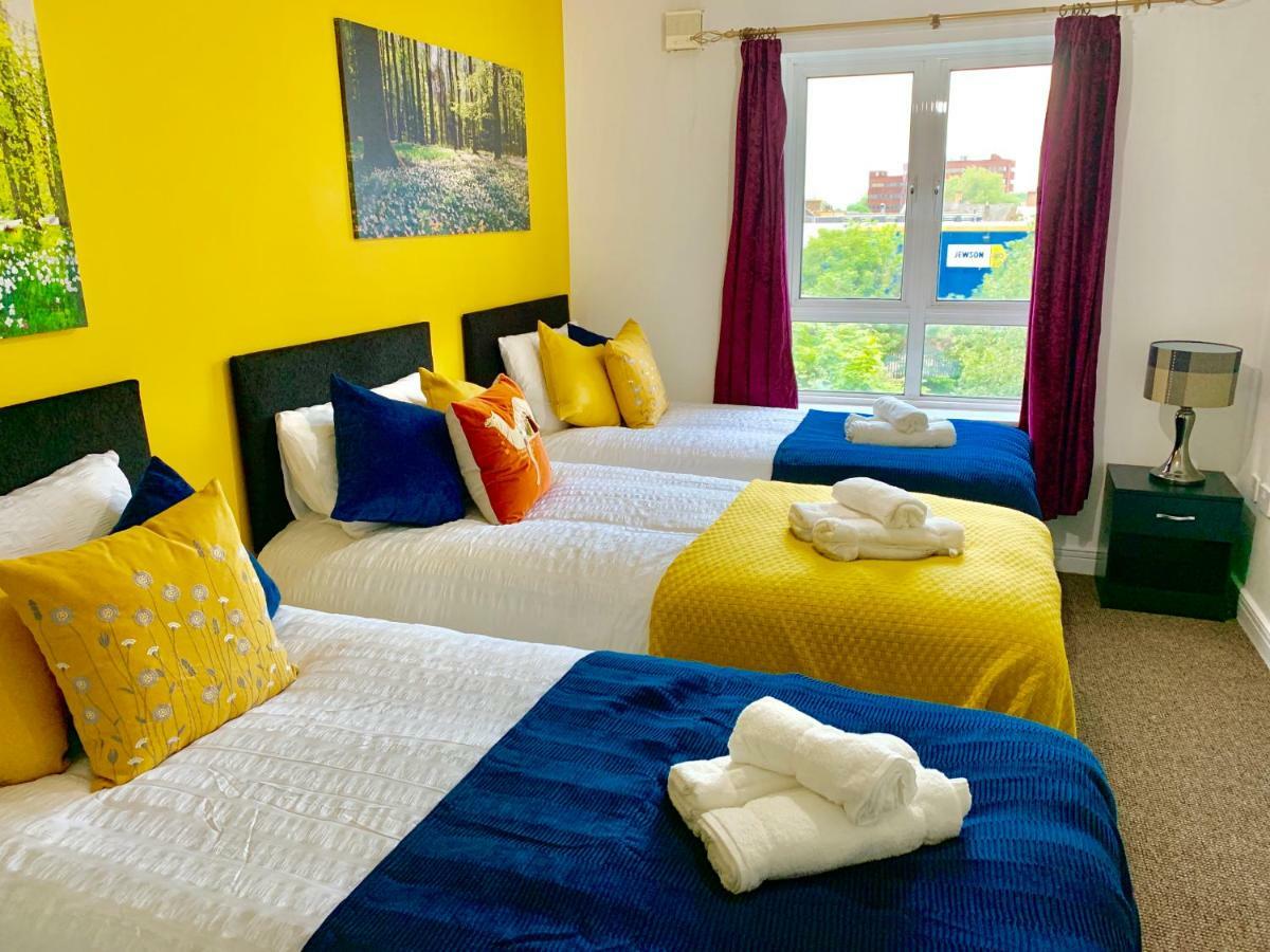 2 Bedrooms Modern Apartment, Lounge, Full Kitchen, Balcony, 5 Minutes Stratford Station ลอนดอน ภายนอก รูปภาพ
