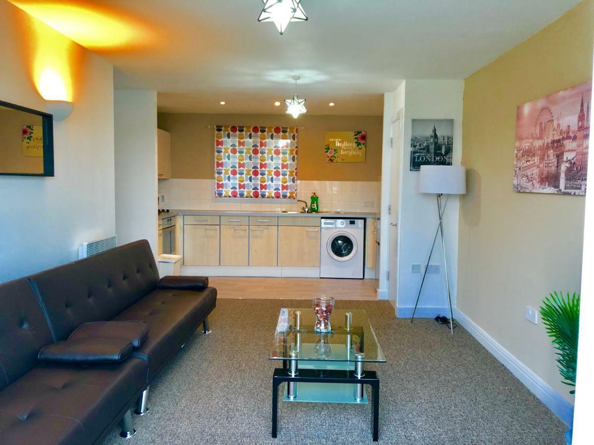 2 Bedrooms Modern Apartment, Lounge, Full Kitchen, Balcony, 5 Minutes Stratford Station ลอนดอน ภายนอก รูปภาพ