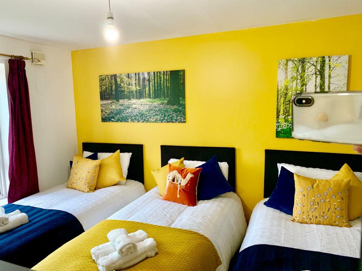 2 Bedrooms Modern Apartment, Lounge, Full Kitchen, Balcony, 5 Minutes Stratford Station ลอนดอน ภายนอก รูปภาพ