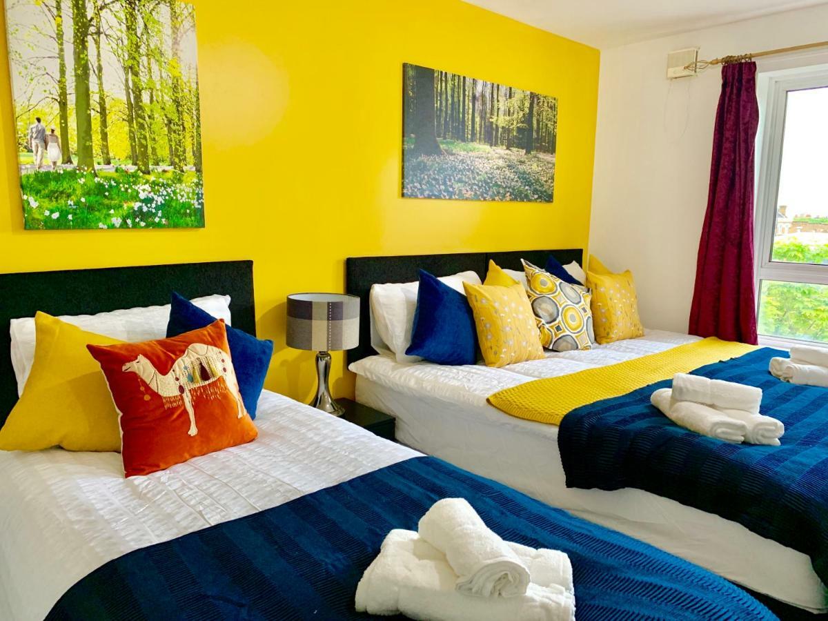 2 Bedrooms Modern Apartment, Lounge, Full Kitchen, Balcony, 5 Minutes Stratford Station ลอนดอน ภายนอก รูปภาพ